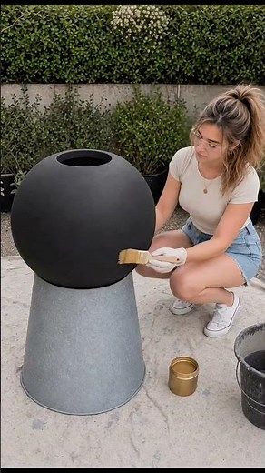 DIY Concrete Sphere Planter That Looks Store-Bought | Little Things by Emma #diyprojects #crafts