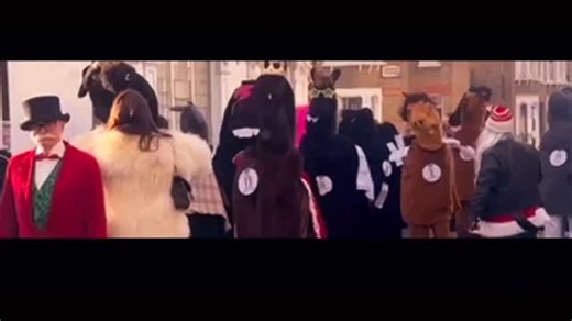 London Pantomime Horse Race on Instagram: "🎬 THE 2025 LONDON PANTOMIME HORSE RACE RACEDAY VIDEO HAS LANDED 🎬 And somehow… society survived. A colossal thank you to every race team, every helper, every cheerer, every confused passer-by, and every legend who donated actual money to this extremely questionable endeavour. 💥 £9,791 raised (and counting!) for Great Ormond Street Children’s Hospital Which is the important bit, before we all black out and hug a horse costume. 🏆 1st Place NEIGHVANA (