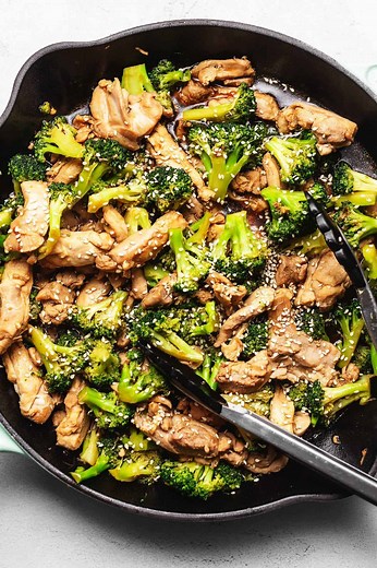 Bring the takeout home with this Chinese inspired stir fry! Tender chicken and broccoli covered in a tangy sweet and salty stir fry sauce in one skillet and less than 30 minutes! Super easy family friendly dinner or meal prep ✅Recipe: https://jenniferbanz.com/keto-chicken-broccoli-stir-fry | Low Carb Recipes with Jennifer