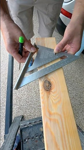 How to Find Your Roof Pitch 👍 #construction #carpentry #woodworking #framing #diy #shorts