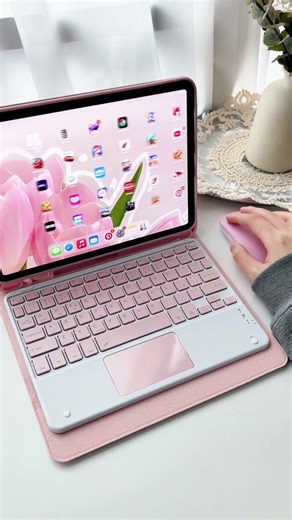 Let's replace the regular iPad with a MacBook.💻 #desksetup