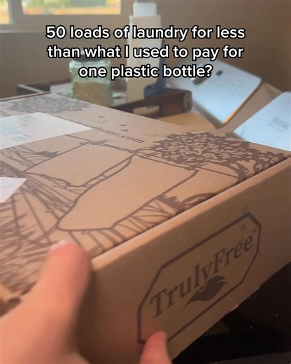 “I had a 40-minute argument with my mom about this…the laundry detergent we grew up using is so toxic! ⚠️🤢” People everywhere are finding out the truth about the laundry detergent we grew up on and how unsafe they are for families, ESPECIALLY KIDS! That’s why thousands of moms are switching over to TrulyFree plant-powered laundry detergent. 🌿 With natural ingredients like: • Eucalyptus — fights odors and refreshes with a clean scent • Lime — natural stain-fighter with a bright citrus boost • O