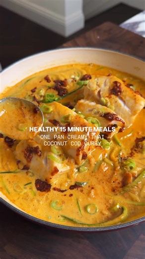 Emily English on Instagram: "15 MINUTE CREAMY THAI COCONUT COD CURRY Creamy, fragrant and properly speedy. The cod steams gently in the curry sauce to become perfectly flakey and gorgeous.The PERFECT midweek meal. Serves 2 at approx 490kcal & 26g protein per portion 1 pack microwave brown rice 1 carrot 1 courgette 2 cod fillets (or any protein of choice) 1 tin light or full fat coconut milk 1 tbsp red curry paste 2 spring onions 1 tsp honey 1 chicken stock cube 1 tsp fish sauce 1 tsp soy sauce L