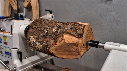 Transforming a log into a beautiful wooden vase