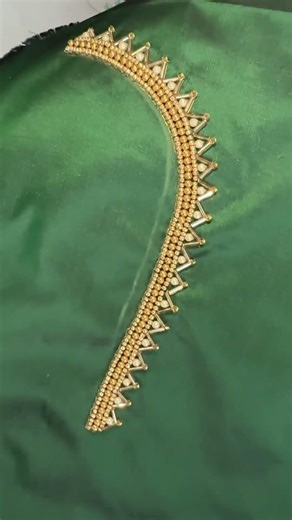 Needle + thread = pure magic ✨ Wait till the end 😍#ArriWork#HandEmbroidery#embroideryartist