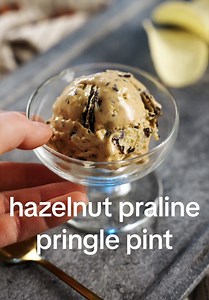 Toasted Milk Hazelnut Praline Pringle Layered Pint. Am I not on to something?? Whats the next container trend (lmk pls) #pringles #icecream #trend #hazelnut