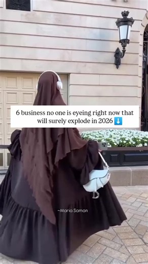 Maria Saman Khan 🇵🇰 on Instagram: "The online space in 2026 looks very different than people expect. The loud, flashy stuff isn’t what’s growing fastest anymore. Here are 6 ways beginners are building something online without being influencers: 1️⃣ Selling ready-to-use resources Checklists, trackers, worksheets — things people want done for them, not explained. 2️⃣ Supporting online businesses behind the scenes Design help, content setup, organising files, simple digital tasks brands don’t wan