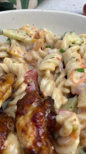 Creamy Pasta Salad with BBQ Wings – Delicious Recipe