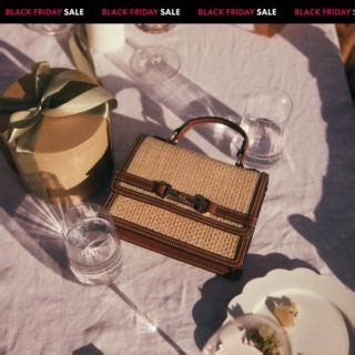 Elevate your style with the Straw Top Handle Bag from Laura Jones. Its neutral tones and woven textures make it the perfect accessory to take any outfit to the next level. Plus, shop our Black Friday Sale now and save up to 50% off* your favourite brands. www.strandbags.com/collections/laura-jones *T&Cs Apply; head to website for more. | Strandbags