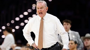 Texas players react to Vic Schaefer removing his jacket mid-game