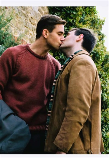 Man in an Orange Shirt (2017) Oliver Jackson-Cohen & James McArdle #gay #lgbt #lgbtq #gaykiss