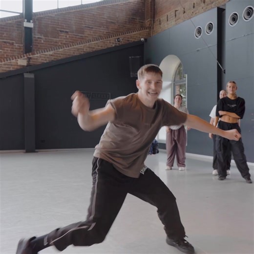 The one and only @jacobyarr will be bringing the HEAT🔥 to Summer Camp these school holidays! Brent Street’s 2024 Summer Camp is the place to be 🤩 🌴 Week One: 8-12 January 🌴 Week Two: 15-19 January Open to all dancers across Australia See you in January 👋🏼 brentstreet.com.au/summer | Brent Street