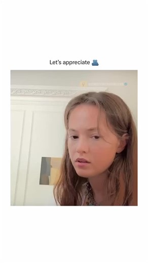 Singers on Instagram: "“Team” by Lorde is an anthem of unity, defiance, and youthful pride. Released in 2013, it rejects the glamour of mainstream pop culture, celebrating authenticity and ordinary lives instead. With its hypnotic beat and bold lyrics, the song became a worldwide hit, reinforcing Lorde’s unique voice and artistic vision. via TT/beaandherbizness"