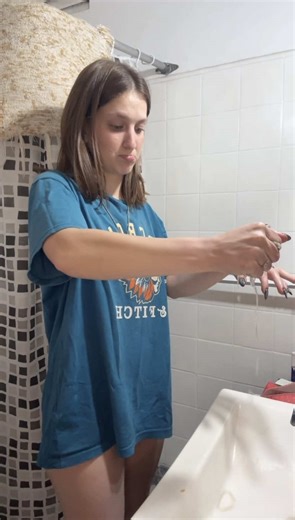 J’en ai marre de devoir me cacher pour faire ça… 😣