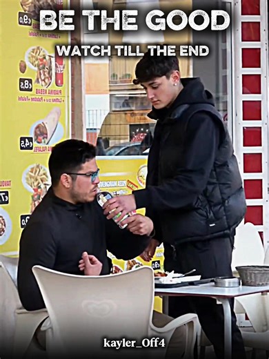 A man's true greatness is not measured by what he possesses, but by the hand he extends unasked. Feeding a body is charity; nurturing hope through an act of sharing is pure love✅️🫂🤧❤️#humor #humanity #fyp #fypviralシ #emotional #respect #viralvideos #awareness #top #motivation #1mviews #sweet