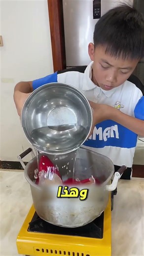 لقد كسرت هدية أمها… لكن ما حدث بعدها كان مؤثرًا 😢