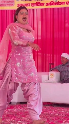 Tu hoke taiyar jab aayi tane aakar aag lagayi 😂🥰 #dance #newharyanvisong #song #ytshorts #newdance