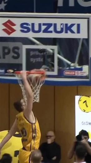 ORLEN Basket Liga | 🔥 Jakub Garbacz - wjazd i wsad! @arkagdyniakosz @grupaorlen #plkpl | Instagram