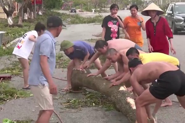 Typhoon Yagi Weakens After Killing 49 in Vietnam