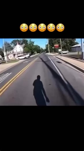 Data Invaders on Instagram: "More details in Caption 👇 ❓ Why do generators behave so differently from lists in Python? The key difference is how they handle data in memory. A generator produces values one at a time, only when they are needed. Once a value is used, it is gone forever. That’s why generators are called single-use — after one full pass, they are exhausted. Think of a generator like a live stream 📡 You can watch it while it’s running, but you can’t replay the exact same moment unle