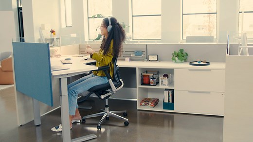 11 reactions | With our Upside height-adjustable tables, your environment moves on beat with your body to keep you focused on the task at hand. See how Upside can raise your ergonomic comfort levels here: https://bit.ly/3JKFC3u | Haworth | Facebook