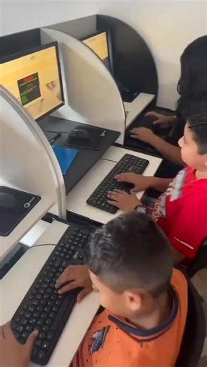 Jóvenes estudiantes del curso técnico operador de computadoras Fidelia García Melgar Karla G. Melgar MJ Luis Melgar | Academia de Computación F&S No. 2 Oratorio, Santa Rosa