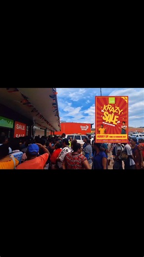 The Jack's of PNG Crazy sale is indeed crazy. Waigani Central is packed. 🤣 Body odour blo ol lain to ya, please karim roll on na spray na raun. 😭 | Whaaaaaaat?