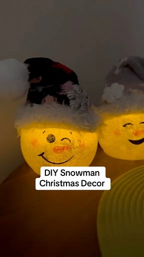 Winter snowman craft from dollar tree supplies. Easy diy Christmas decor craft. #christmascraft #dollartreecrafts #snowman #easycraft #diychristmasdecor | Crafty Cool Stuff