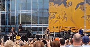 Keith Urban Plays Free Show Outside Bridgestone
