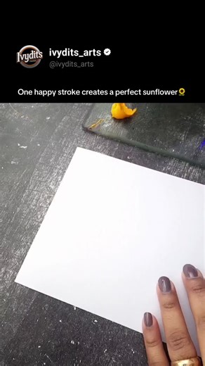 She paints sunflowers so satisfactorily 🥰❤️. Follow us for more 🥰❤️. We post only mind blowing arts 3 times dialy 🔥. Tag your friends below. Artist: Renjitha Anoop / IG #talent #artists #asmr #art #fyp