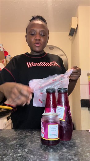 Elevate your weekend meals with Temfoodie ✨🍽️ 🌯 Shawarma — £8.50 🍝 Spaghetti & Peppered Turkey — £15 (FREE bottle of Zobo) N.B: The spaghetti and turkey is SPICY 🥤 Zobo — £2.50 / £3 📍 Erith, London 📆 Friday – Sunday only 📌 Preorder service 📩 DM to secure your slot