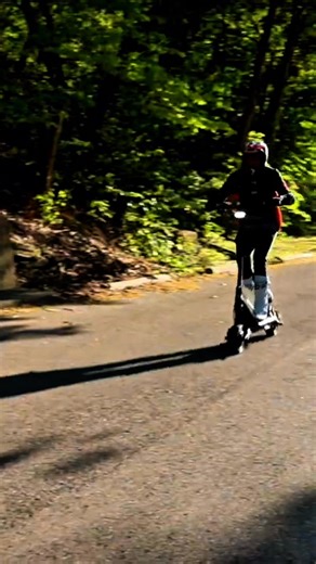 Tired of traffic? The Nami Klima folds fast, handles hills like a pro & gives you the power and range to own your commute. Ready for the ride? 🛴 | Epic Cycles Canada
