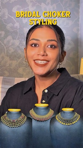 Style Talks with Pooja on Instagram: "When you’re pairing chokers, start with the one that sets the tone ,basically your main piece should lead. Pick pieces that will work together and stand strong on their own. It’s a win when you can restyle them for smaller functions or festive looks along with sharara sets, drape attires and other occasion wears. And always think balance , if one’s pure gold, let the other bring in a bit of stone or detail. That’s what we all love about @sangeetha916gold eve