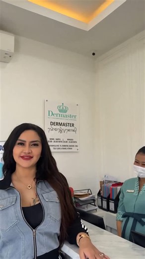 Siscamellyana on Instagram: "Yuhuuu time to treatment as always di @dermaster.bali Kali ini di handle oleh doct @dr.williaputrierviana Selain treatment mami juga re purchase cream nya Buat kalian yg mau treatmen di @dermaster_id Jangan lupa pake pakai kode voucher SM01 untuk mendapatkan special disc 10%. Stay young and faboluous"