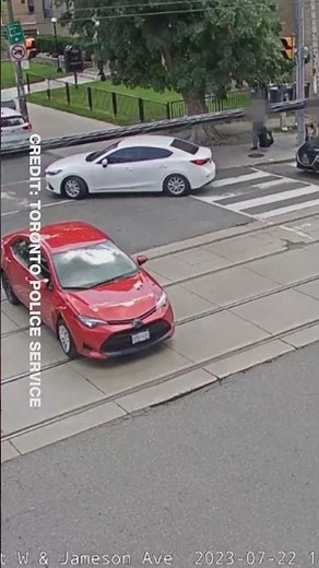Video shows stolen car slamming into stopped traffic at Brampton intersection