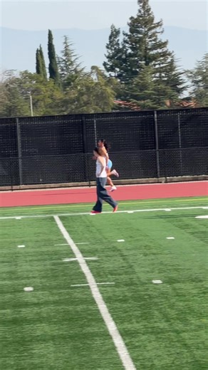 Baby G 300m run! #geiannagonzalez #trackandfield #outdoortrack #aclrecovery #meniscusrecovery @gg