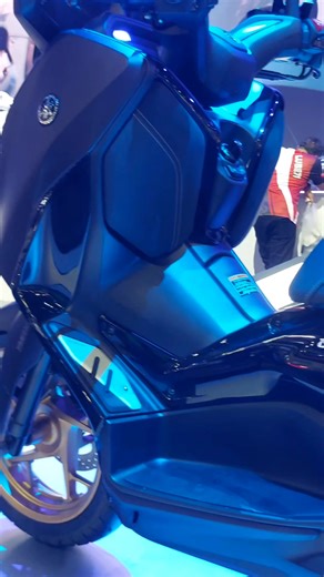 Yamaha's Best Mid-size Touring Scooter / Xmax 300 Tech Max | Moto Buzz