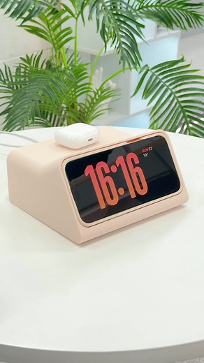 I printed an iPhone 16 Pro Max docking station 😅 safe to say I’m addicted to 3D printing now, no really it’s become a problem!! 😅 Got the slick design from @scottyujan & @overwerk #iphone16promax #iphone16pro #iphone16 #standby #3dprinting #bambulabs