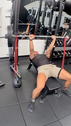 Reinhard Nel | Performance coach on Instagram: "💥🚂TREIGNING Reels🚂💥 • Muscle up Monday with some dynamic upper work to enhance rate of force development, reversal strength and mitigate inhibition reflexes to facilitate higher force output potential • Increasing neurological efficiency to maximize muscle fiber recruitment and optimize strength potential is key • We include power specific days in our 🚂💥TREIGNING Day💥🚂. Join us now to improve your fast twitch capacity. Link in bio☝🏼 • #TRE