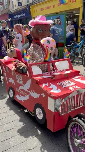 Grease Lightning takes over York Pride Parade!! | Mr Blobby & ET ride the famous car