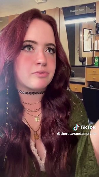 Signs to look out for if you think you might have a hair color allergy! #greenscreen #hairstylist #haircolor #hairtok #fyp #foryoupage