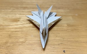 战斗机纸飞机仿真，Frostbite 设计于 Foldable Flight 油管纸飞机大神。纸飞机展示。