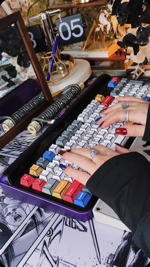 strawberryjam1986 on Instagram: "🖤 @keygeak_official Comic Line Cherry Profile Keycaps Set, Mix 💜 targa98 aluminum mechanical customized keyboard 💛 @unikeyboardsofficial dragon linear switches（7% off coupon:strawberryjam） . . . . Is this your vibe? Getting addicted to keebs tapping sounds. Crazy obsessive satisfying keebs. #asmr #keyboardasmr #keyboard #customizedkeyboard #cutekeyboard #keyboardart#typing#assemble #typing #mechanicalkeyboard #keycaps #keyboardbuild"