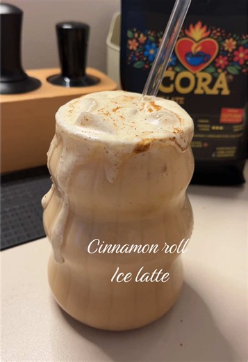 Cinnamon roll ice latte con café 100% colombiano