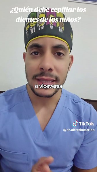 ¿Quién debe cepillar los dientes de los niños? Repitan conmigo: Los paaaaadreees. Si haces esto, desde que tu hijo nace, hasta sus 8 años, te aseguro que es muy poco probable que sufra de caries o enfermedad de las encías. #saluddental #consejosparapadres #odontologiafamiliar #esmeraldasecuador🇪🇨