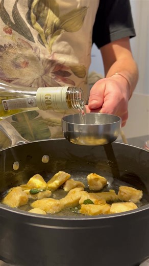 NEW dinner idea! G.O.A.T Chenin Blanc and Chicken with Naartjie, Sage, and Grana Padano. 🍗🧀 Here's how you make this delicious dish: 1. Grate 50g Grana Padano and mix with juice from 2 naartjies. 2. Cut 500g of chicken breasts into bite-sized pieces and coat them in flour. 3. Fry 2 crushed garlic clove with a drizzle of extra virgin olive oil and sage leaves, then add the chicken to brown. 4. Season to taste, pour in 1 cup of G.O.A.T Chenin Blanc, add a sliced naartjie, and cook on high heat. 