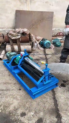 Operating industrial rolling machine to bend large metal sheets into cylindrical and cone shapes