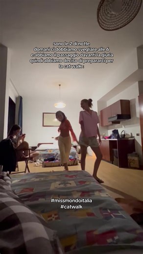 Preparazione per la Catwalk di Miss Mondo Italia