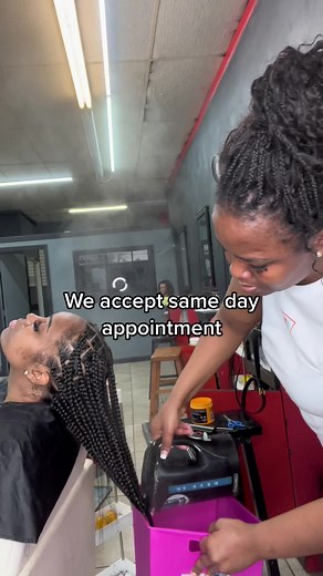 We accept walking #houstonhairstylist #houstonbraiders #houstonbraider #houstonbraidsstylist #houstonknotlessbraids #houstonknotlessboxbraids #houstonboxbraids #dallasboxbraids #austinknotlessbraids #knotlessbraids #laknotlessbraids #houstonnails #houstonmua #miamiknotlessbraids #houstonsoftlocs #houstonaturalhairstylist #houstonbraidshops #knotlessbraidhouston