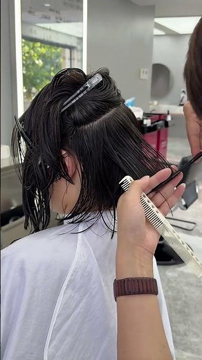 经典的发型永远不淘汰！ 享受这一刀一刀带来的剪切感！ #短发设计 #小朱发型定制 #美发技术分享